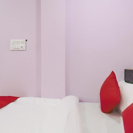 Oyo 45752 Hotel Sb Palace Godarpura Екстериор снимка